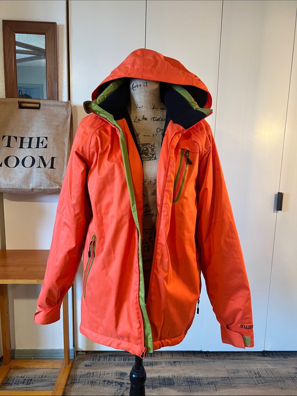 Boulder Gear ski jacket fits women’s medium